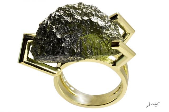 Prsten s přírodním vltavínem