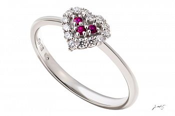 Prsten s rubíny a diamanty