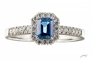 Prsten s modrým safírem a diamanty